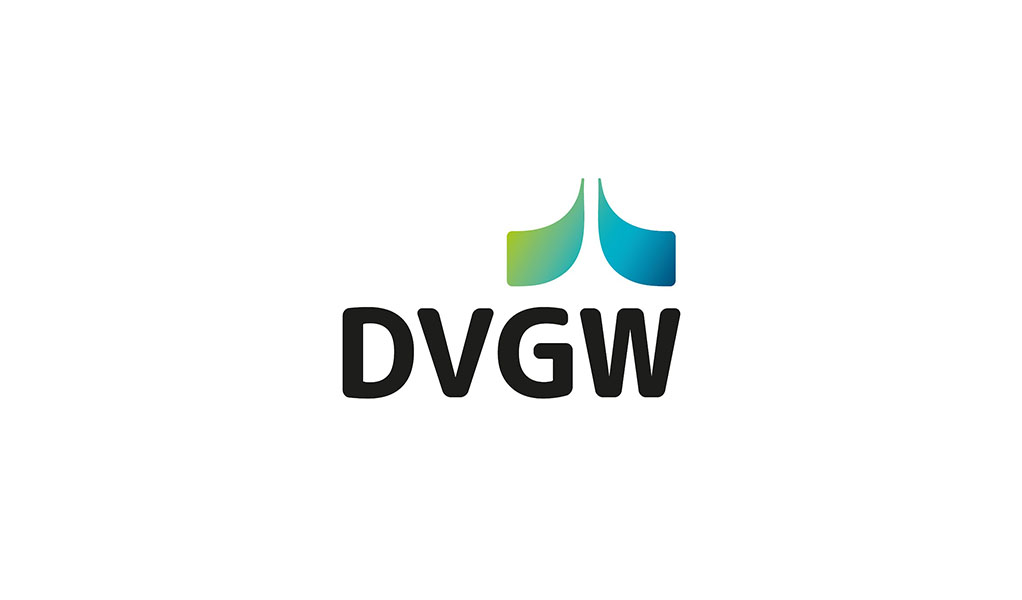 Logo mit den Buchstaben DVGW in Schwarz darunter eine stilisierte Grafik aus zwei symmetrischen Halbkreisen in Grün und Blau